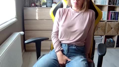 Snapshot of erotic_vibe chatting on 12, 2, 2025 Melissa online show from 12, 2, 2025