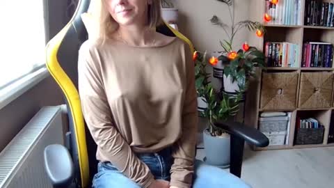 Snapshot of erotic_vibe chatting on 14, 2, 2025 Melissa online show from 14, 2, 2025