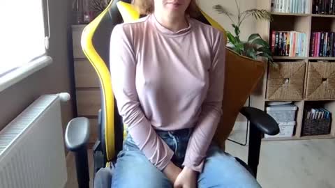 Snapshot of erotic_vibe chatting on 28, 2, 2025 Melissa online show from 28, 2, 2025