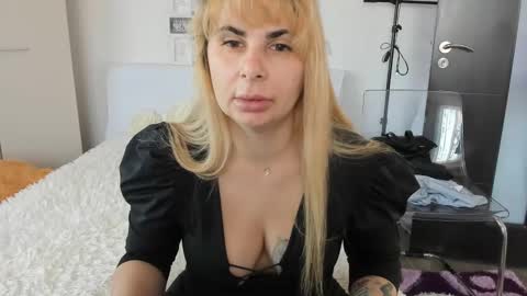 eroticsensualkitty4u online show from 11, 1, 2025