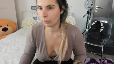 eroticsensualkitty4u online show from 21, 10, 2025