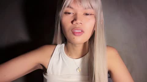 Snapshot of esilchan chatting on 19, 4, 2026 Chelliane online show from 19, 4, 2026