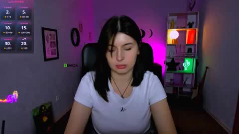 Snapshot of esma_shine chatting on 13, 9, 2025 esma_shine online show from 13, 9, 2025