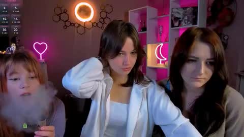 Snapshot of esma_shine chatting on 15, 9, 2025 esma_shine online show from 15, 9, 2025