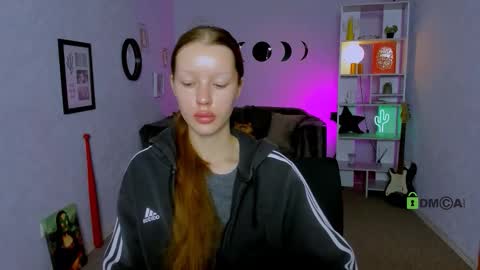 Snapshot of esma_shine chatting on 1, 10, 2025 esma_shine online show from 1, 10, 2025