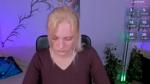 Snapshot of esma_shine chatting on 9, 10, 2025 esma_shine online show from 9, 10, 2025