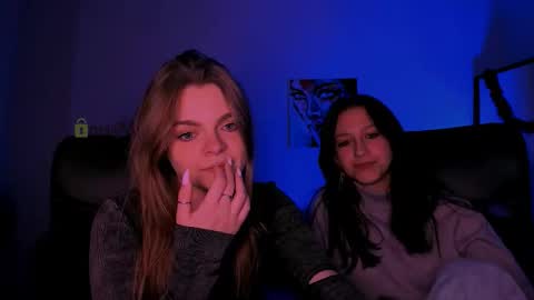 Snapshot of esma_shine chatting on 13, 11, 2025 esma_shine online show from 13, 11, 2025