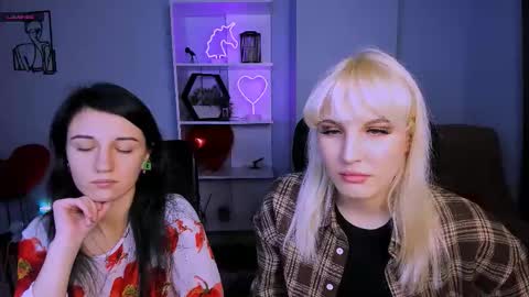 Snapshot of esma_shine chatting on 24, 11, 2025 esma_shine online show from 24, 11, 2025