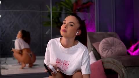 Snapshot of esmeainsley chatting on 5, 12, 2024 Raluca  online show from 5, 12, 2024