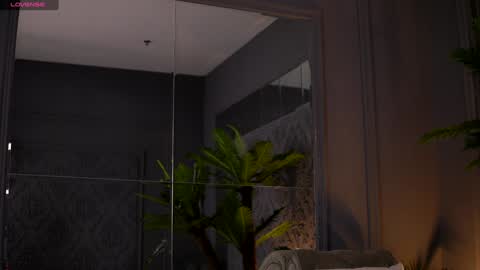 Snapshot of esmeainsley chatting on 6, 2, 2025 Raluca  online show from 6, 2, 2025