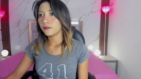 Snapshot of esperanzamora chatting on 4, 4, 2026 esperanzamora online show from 4, 4, 2026