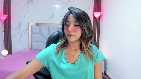 Snapshot of esperanzamora chatting on 21, 4, 2026 esperanzamora online show from 21, 4, 2026