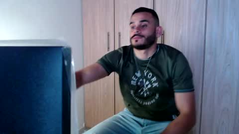 Esteban Fernandez online show from 4, 2, 2025