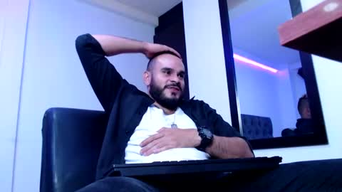 Esteban Fernandez online show from 3, 8, 2026