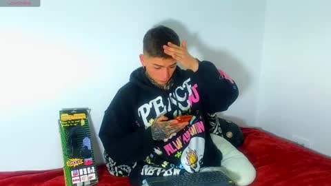 Esteban independent model online show from 15, 4, 2026