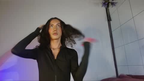 Estefa G online show from 18, 2, 2025