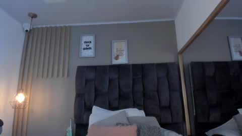 Snapshot of estefania__gomez chatting on 19, 2, 2025 estefania__gomez online show from 19, 2, 2025