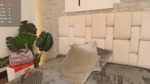 Snapshot of estefanyy_ chatting on 8, 3, 2025 estefany online show from 8, 3, 2025