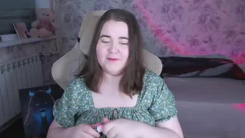 estelle_hicks online show from 30, 5, 2026