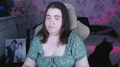 estelle_hicks online show from 14, 6, 2026