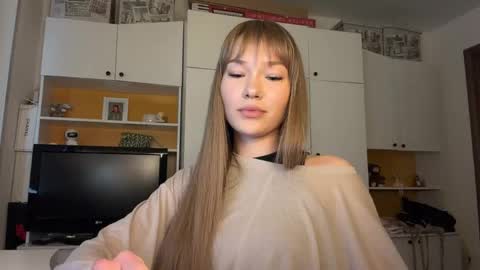 estellezdebski online show from 30, 5, 2026