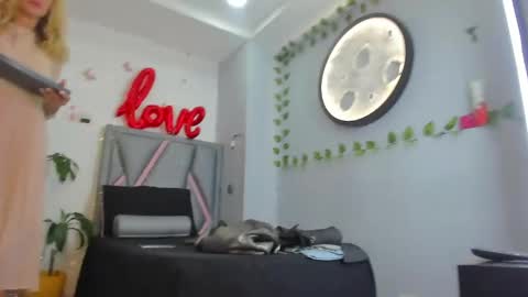 esterlindez online show from 18, 5, 2026