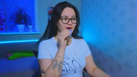 EsterPlayful online show from 17, 11, 2025