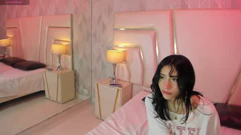 Snapshot of esthervalliere chatting on 6, 4, 2026 online show from 6, 4, 2026