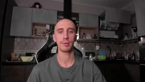 Snapshot of esthetics_boys chatting on 15, 1, 2026 LOUIS online show from 15, 1, 2026