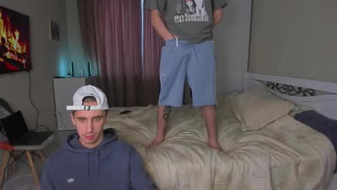 Snapshot of esthetics_boys chatting on 3, 2, 2026 LOUIS online show from 3, 2, 2026