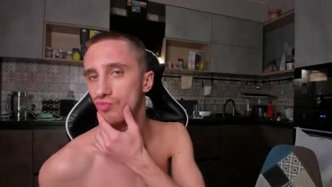 Snapshot of esthetics_boys chatting on 2, 3, 2026 LOUIS online show from 2, 3, 2026