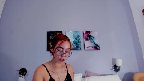 Snapshot of estrella_duran chatting on 4, 6, 2026 Estrellita online show from 4, 6, 2026
