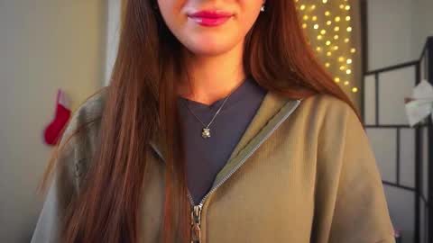 Snapshot of estrellabecnel chatting on 17, 12, 2025 Anna online show from 17, 12, 2025