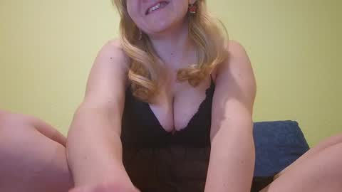 Snapshot of estrellawalters chatting on 25, 1, 2025 estrellawalters online show from 25, 1, 2025