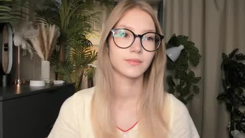 Natalie online show from 28, 9, 2025