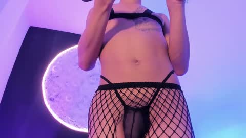 ethaancox online show from 25, 1, 2025