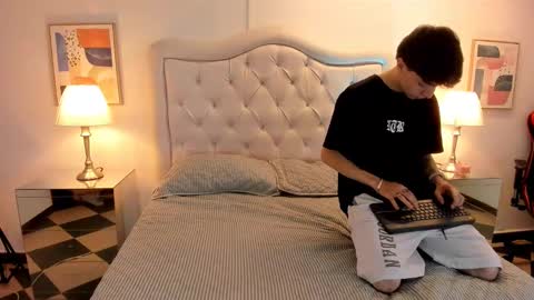 ethan and ava online show from 27, 1, 2025