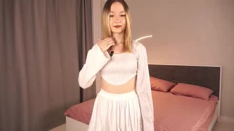 Snapshot of ettaprada chatting on 11, 11, 2025 Riley online show from 11, 11, 2025