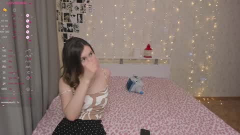 Snapshot of eumomino chatting on 29, 1, 2025 Veronica Tiia Lilith left to right online show from 29, 1, 2025