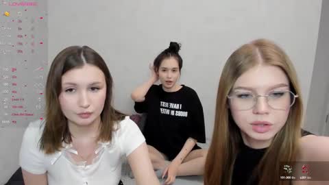 Snapshot of eumomino chatting on 16, 2, 2025 Veronica Tiia Lilith left to right online show from 16, 2, 2025