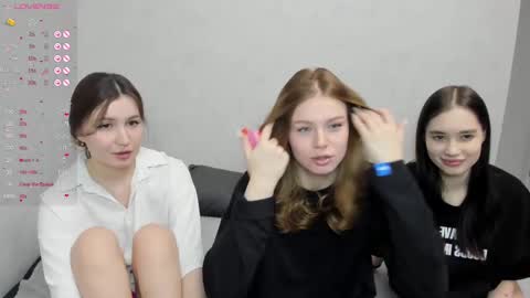 Snapshot of eumomino chatting on 26, 2, 2025 Veronica Tiia Lilith left to right online show from 26, 2, 2025