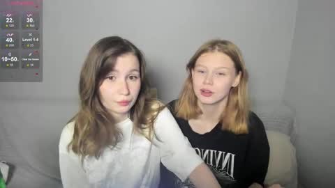 Snapshot of eumomino chatting on 24, 9, 2025 Veronica Tiia Lilith left to right online show from 24, 9, 2025