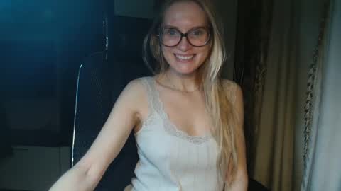 Snapshot of eva2323 chatting on 12, 3, 2025 eva2323 online show from 12, 3, 2025