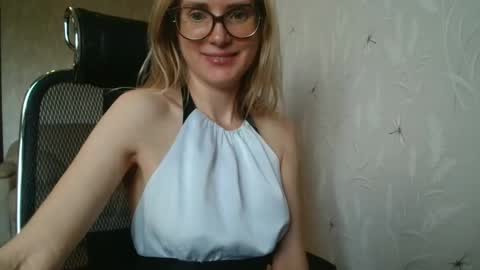 Snapshot of eva2323 chatting on 23, 9, 2025 eva2323 online show from 23, 9, 2025