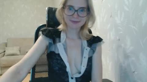 Snapshot of eva2323 chatting on 13, 11, 2025 eva2323 online show from 13, 11, 2025