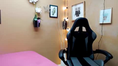 Snapshot of eva_love49 chatting on 5, 11, 2025 eva_love49 online show from 5, 11, 2025