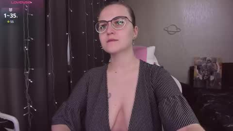 Snapshot of eva_orchid chatting on 2, 12, 2025 Eva online show from 2, 12, 2025