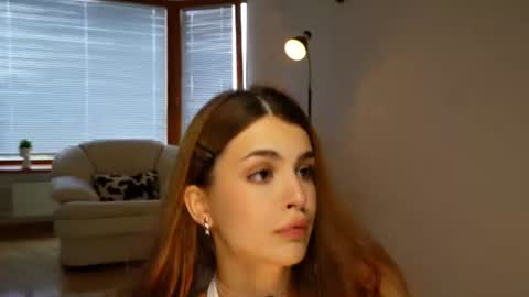 Snapshot of eva_zill_blossom chatting on 24, 6, 2026 Hello my name is Eva its my first day here online show from 24, 6, 2026