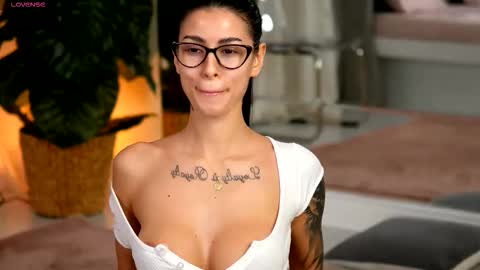 Eva  online show from 3, 12, 2025