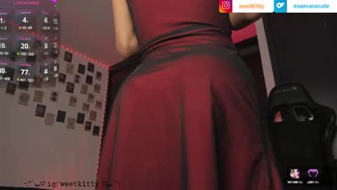 Snapshot of evaevanscute chatting on 2, 12, 2024 evaevanscute online show from 2, 12, 2024